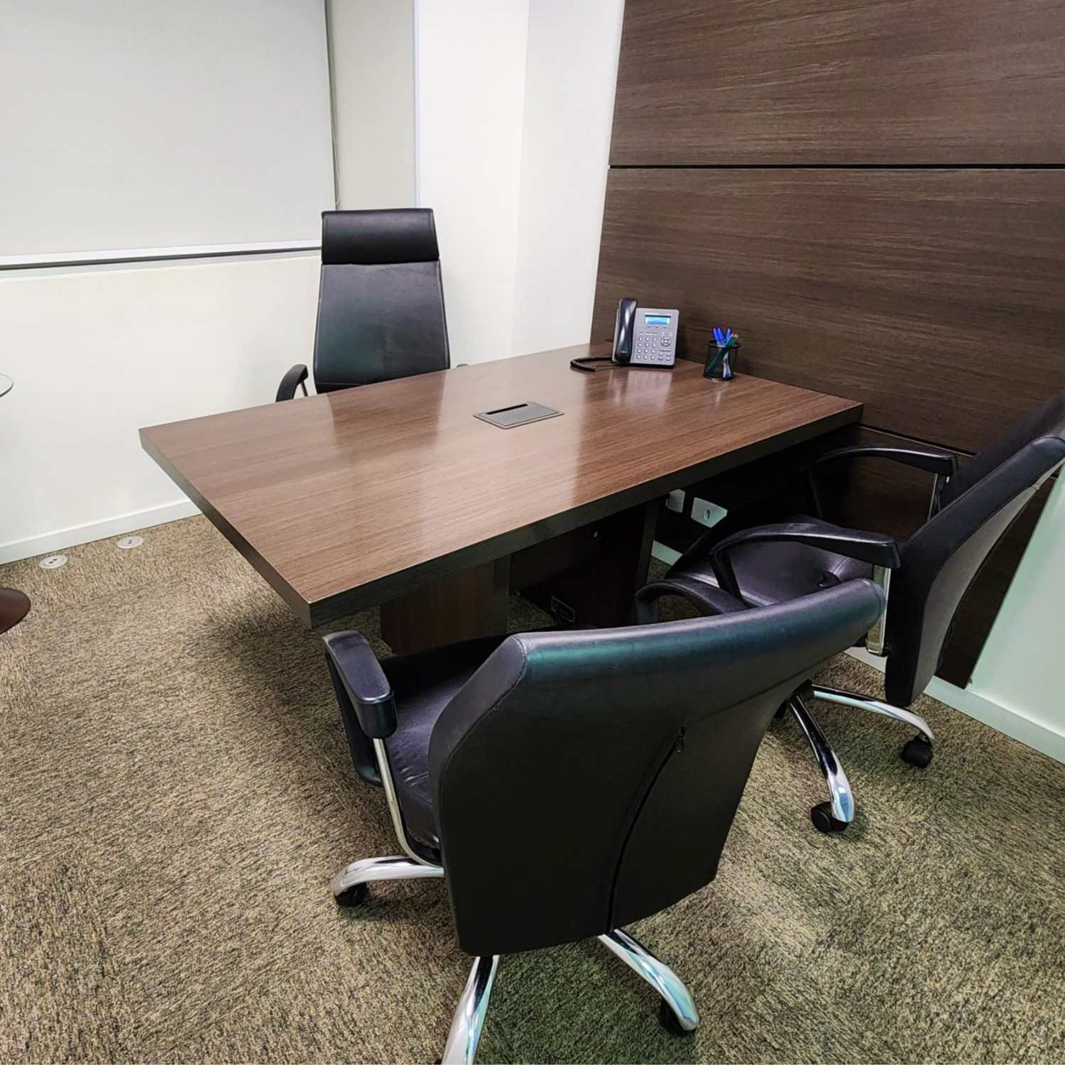 Logotipo para corretora de imóveis preto e bege simples (2)